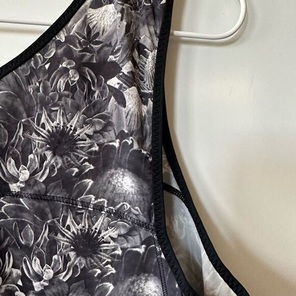 Lululemon Floral Tank Flowabunga - see measurements for size - Picture 11 of 13